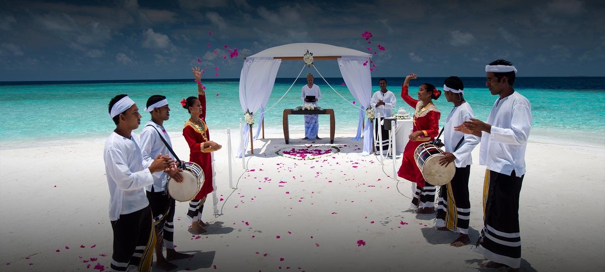 Оформление церемонии обновления клятв в Baros Maldives