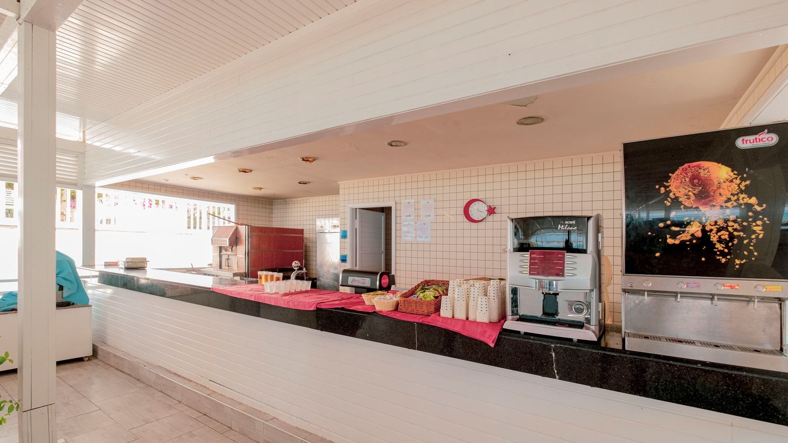 Club Side Coast Hotel