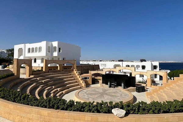 Invidia Coral Beach Tiran