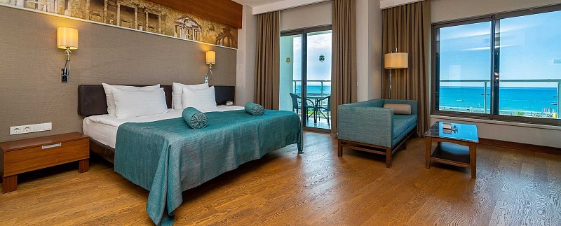 Commodore Elite Suites & Spa, фото 4