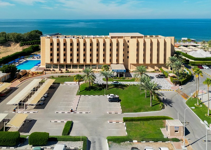 BM Beach Hotel, фото 2