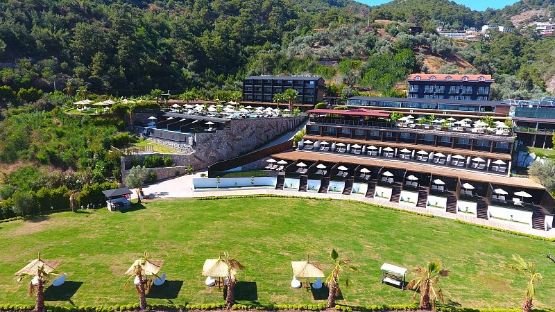Manaspark Deluxe Hotel, фото 1