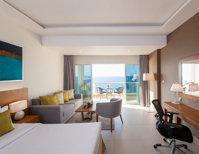 Ramada by Wyndham Beach Hotel Ajman, фото 1