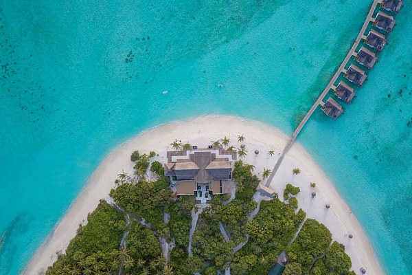 Furaveri Island Resort & Spa