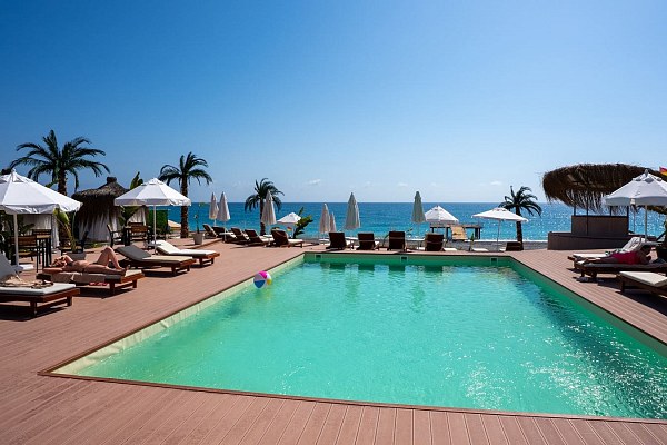 Club Aqua Plaza