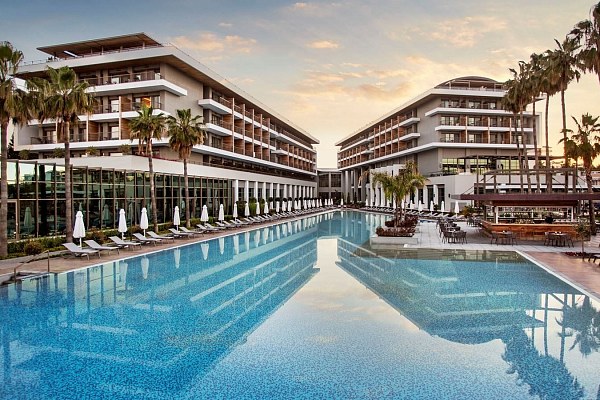 Acanthus Cennet Barut Collection