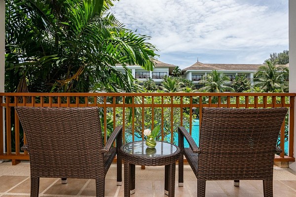 Naithonburi Beach Resort