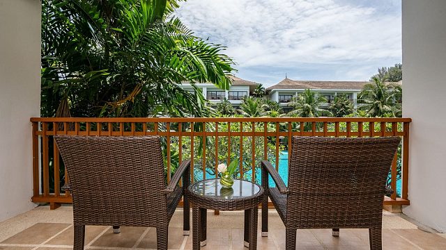 Naithonburi Beach Resort