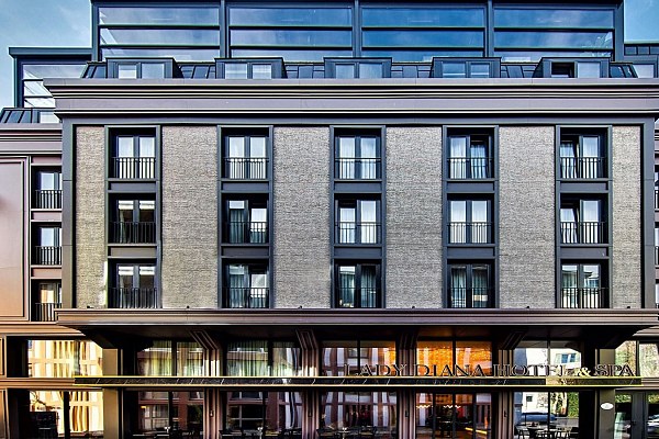 Lady Diana Hotel