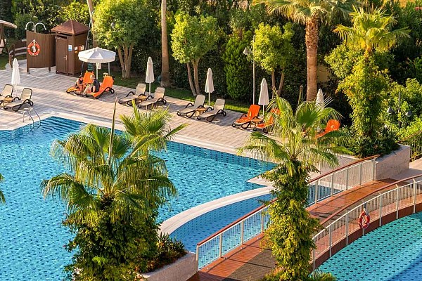 Commodore Elite Suites & Spa