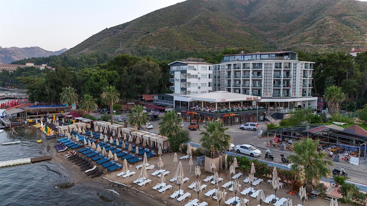 Class Unique Beach Hotel