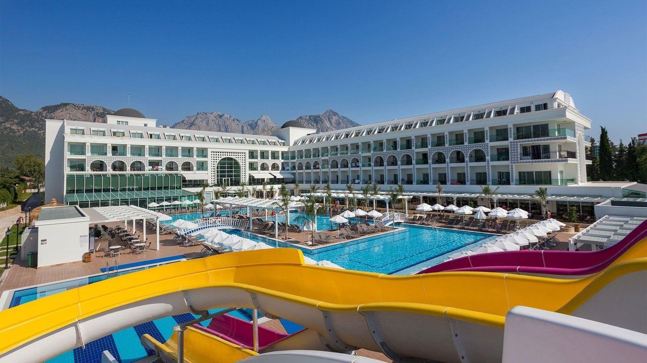 Karmir Resort & Spa