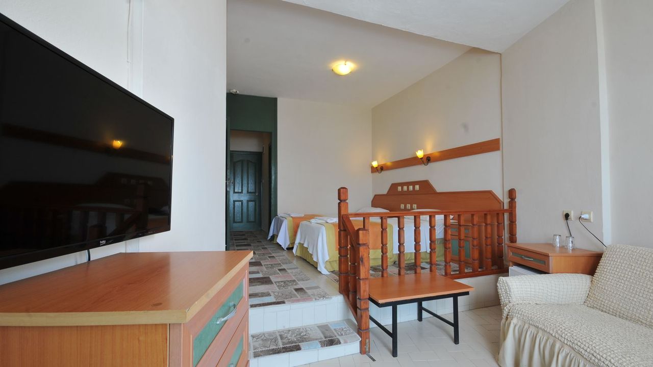 Amos Hotel