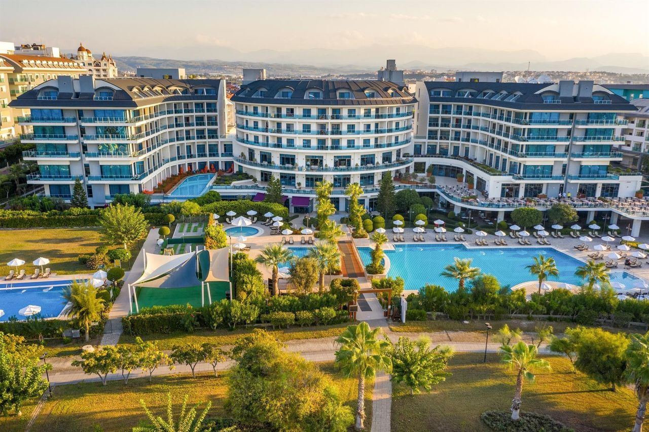 Commodore Elite Suites & Spa Adults Only 18+