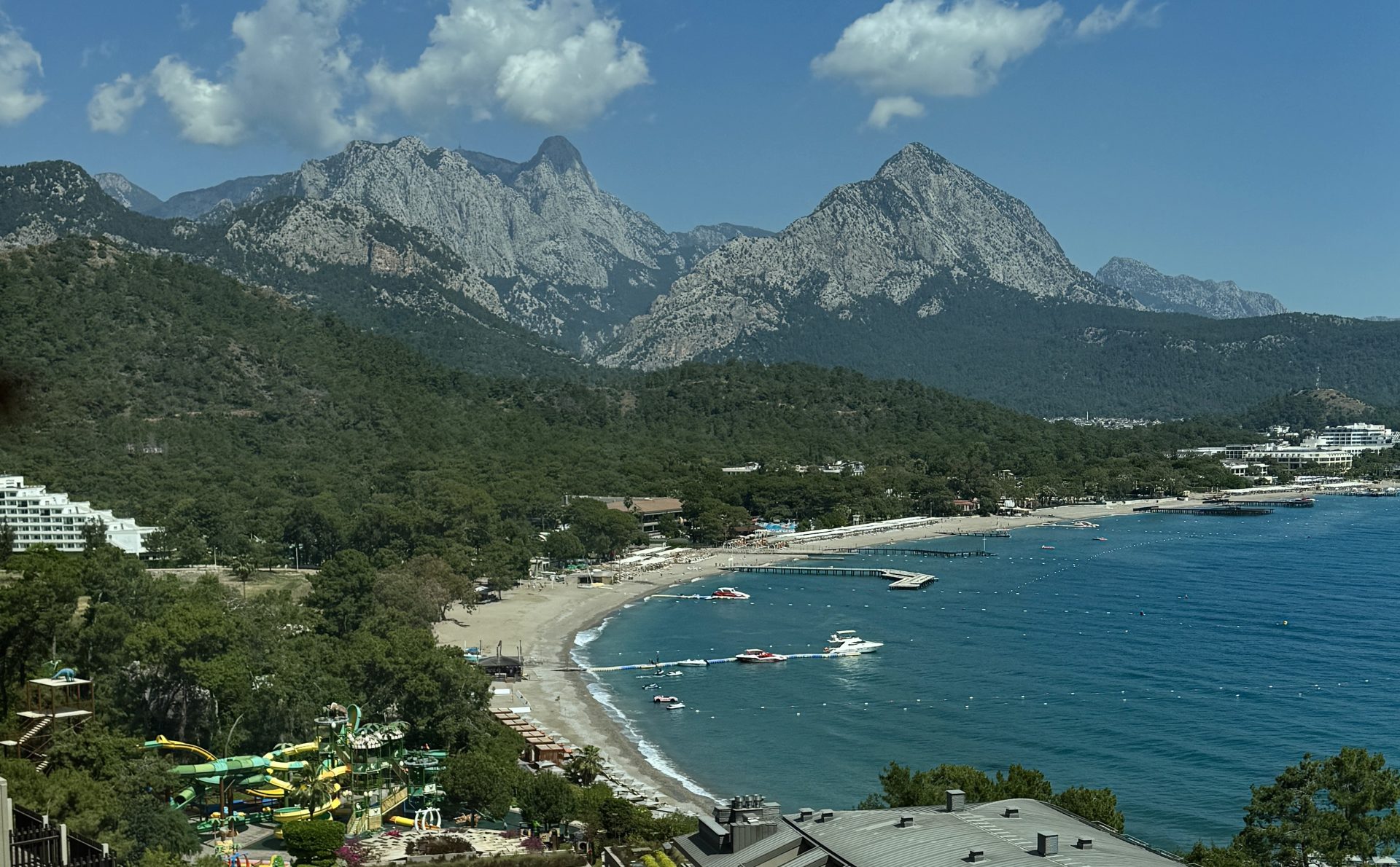 Вид на горы и бухту у NG Phaselis Bay — наш снимок