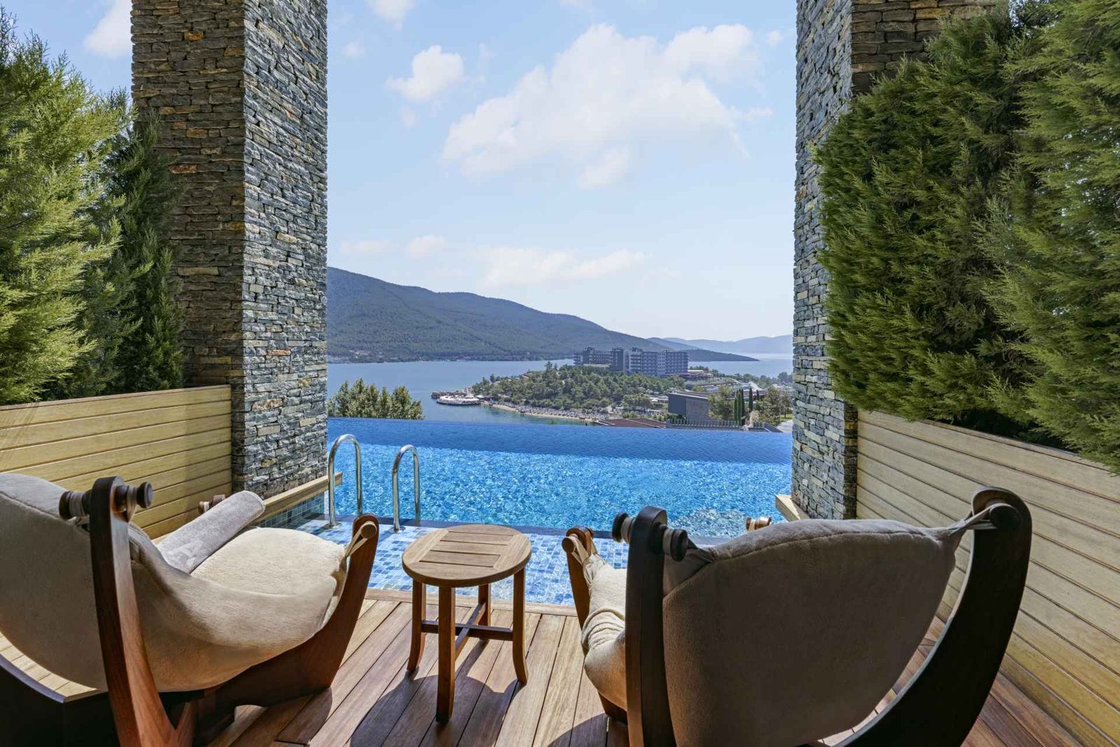 Laguna Deluxe: выход к бассейну