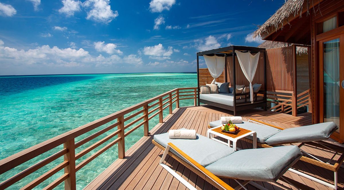 Терраса Water Villa в Baros Maldives