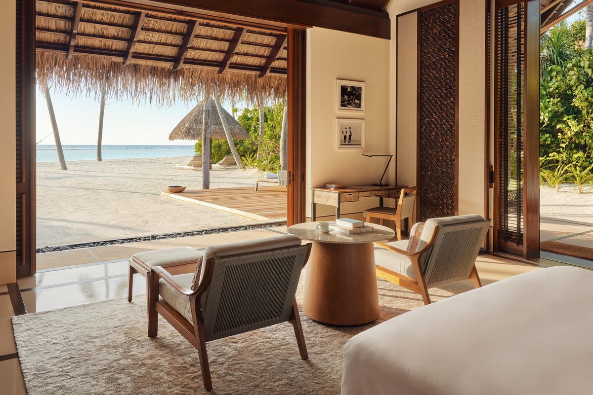 Beach Villa: интерьер с выходом на пляж