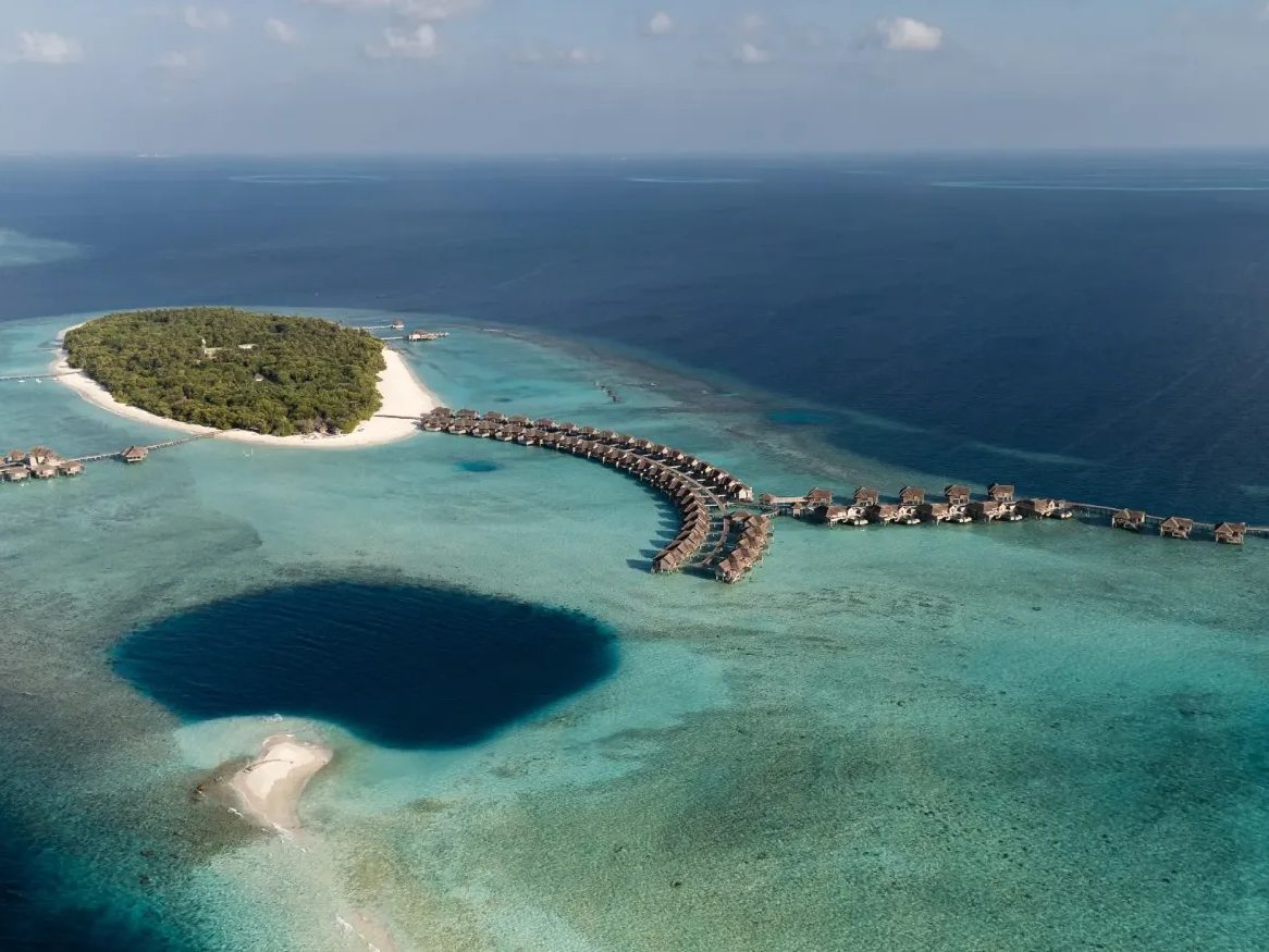 Vakkaru Maldives: остров и водные виллы